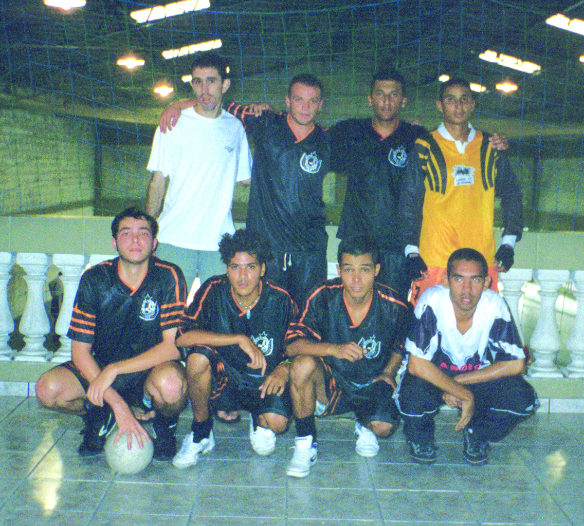 Em pé: Nã, Jé (Alemão), Rodrigo e Gilmar. Agachados: Eder, Rodrigo (Cachaça), Henrique (Japa) e Daniel.