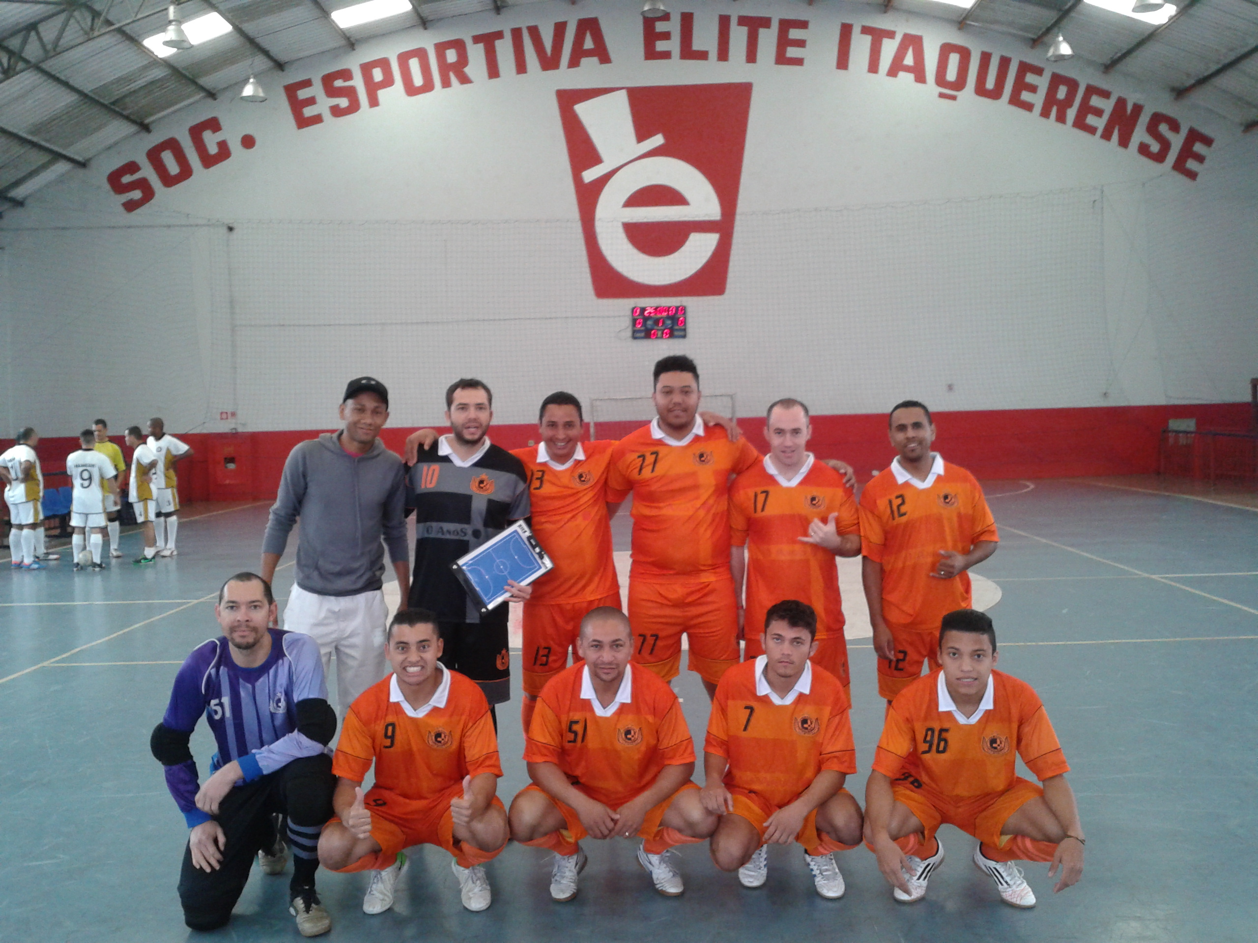 2013 no Elite. / Em pé: Vitor, Eder, Gilmar, Jé, Wilson e Willian. Agachados: Edson, Digão, Marcelo, Júlio e Vinicius.