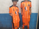 Quase duas folhas de sulfite.