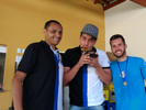 Juninho Sevilha recebendo troféu de artilheiro do ano
