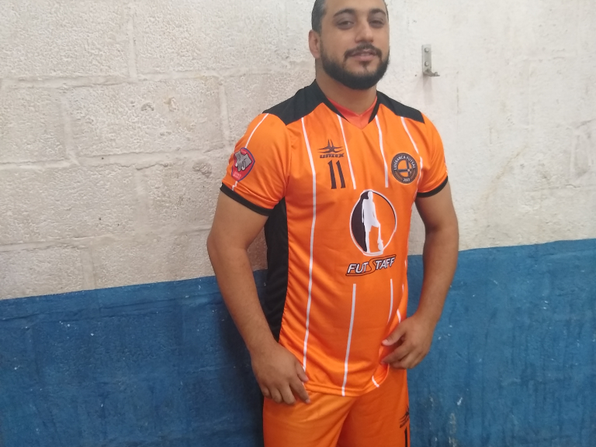 Uniforme que faz milagre... parece até que está em forma!