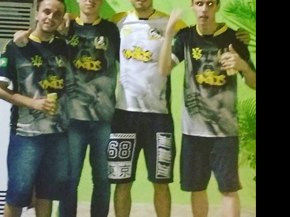 Feliz Aniversário Felipe (Primeiro da direita) ! Muitas Felicidades, que você continue com essa simplicidade e humildade de sempre, contribuindo em quadra com a sua raça e habilidade, muita paz, saúde e muito sucesso em sua vida ! #Aniversariante #Parabens #Monstro #desportivoolimpia